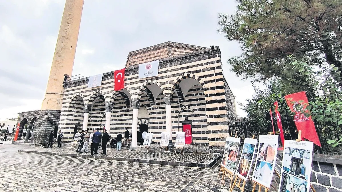 Asrın felaketinde hasar gören 6 tarihi cami ibadete açıldı
