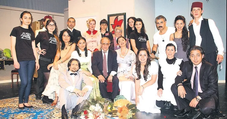 Tiyatroya adanmış hayat
