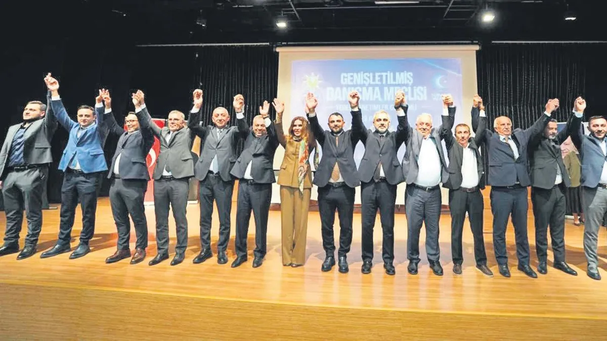 CHP'li meclis üyeleri AK Parti'ye katıldı