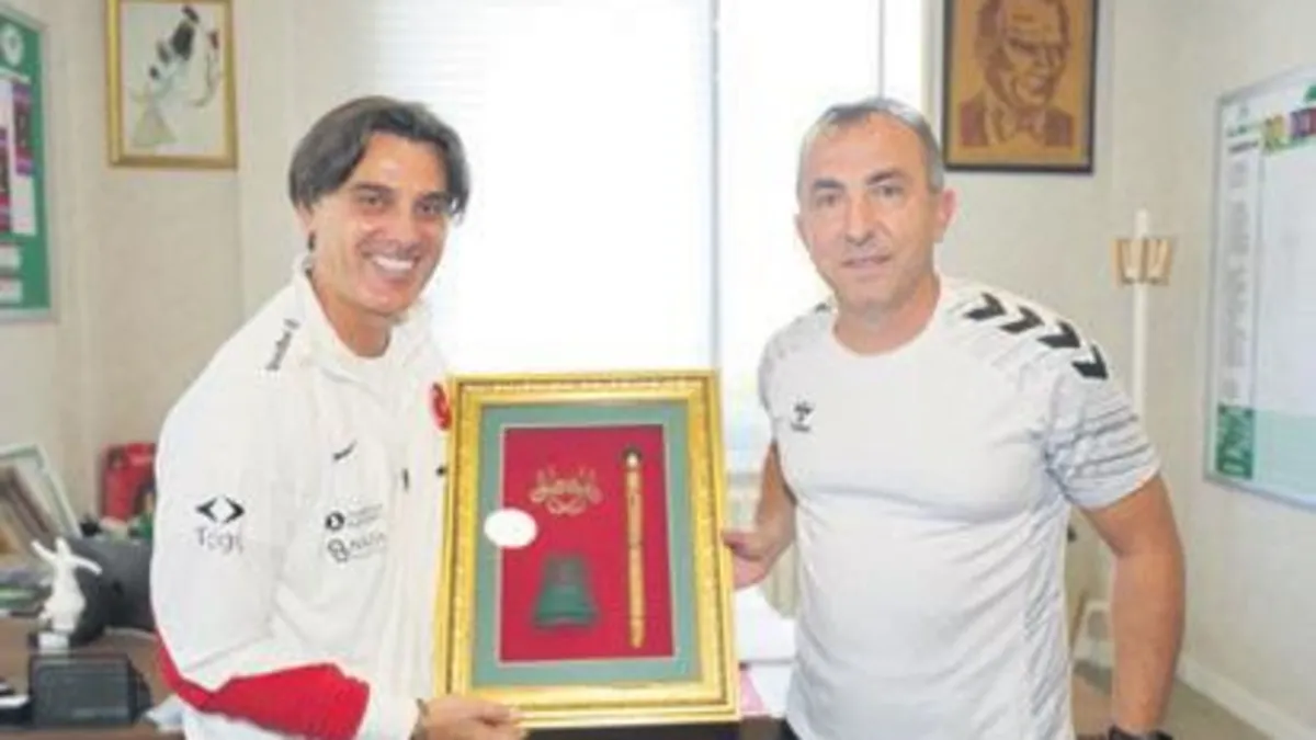 Uçar’dan Montella’ya ney hediyesiney