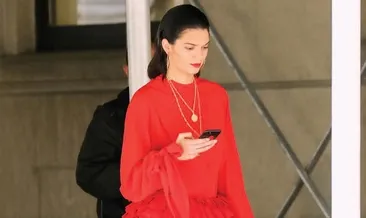 Baştan ayağa kıpkırmızı