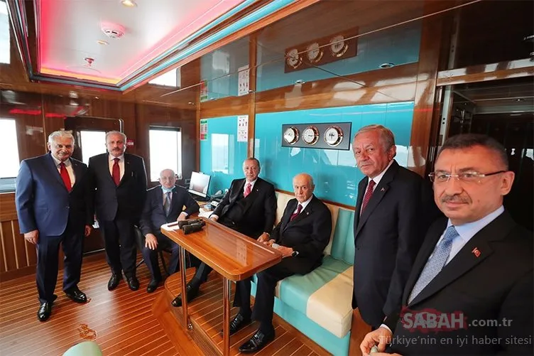 SON DAKİKA... Tarihi günde Yaslıada Başkan Erdoğan ve Bahçeli’yi ağırladı: Liderler Demokrasi Ve Özgürlükler Adası’na yapılan camiyi gezdi.