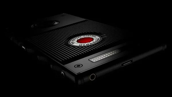 Holografik ekranlı telefon RED Hydrogen One bu tarihte geliyor!