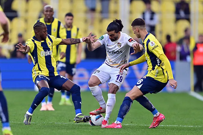 fenerbahce-eyupspor-canli-fenerbahcenin-konugu-ikas-eyupspor-macta-ilk-yari-oynaniyor-1747586249833.jpeg