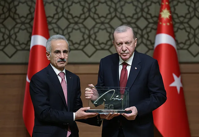 baskan-erdogandan-onemli-aciklamalar-5g-teknolojisi-dijital-bagimsizligimizi-daha-da-percinleyecek-1774961107908.jpeg Başkan Erdoğan: 5G teknolojisi dijital bağımsızlığımızı daha da perçinleyecek