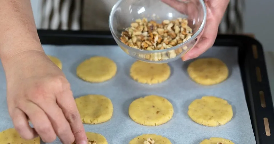 Cevizli kurabiye tarifi…Cevizli kurabiye nasıl yapılır? Yemek