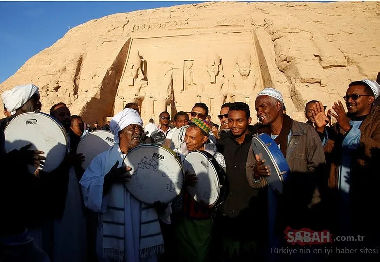 II. Ramses heykeline güneş vurdu! 3 bin kişi böyle izledi