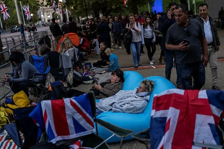 SON DAKİKA- Kraliçe Elizabeth'e son veda! Prens Philip'in yanına gömülecek...