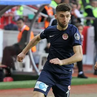 İmza sırası Doğukan Sinik’te