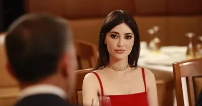 Oyuncu Melike İpek Yalova kasığına kadar yırtmaçlı siyah elbisesiyle hayran bıraktı!