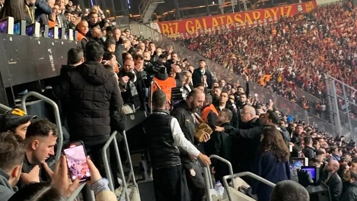 Derbiden basın tribünü karıştı! Galatasaray teknik ekibine tepki...