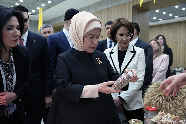 emine-erdogan-kazakistanda-sifir-atik-egitim-laboratuvarinin-acilisini-yapti-1778758940366.jpeg