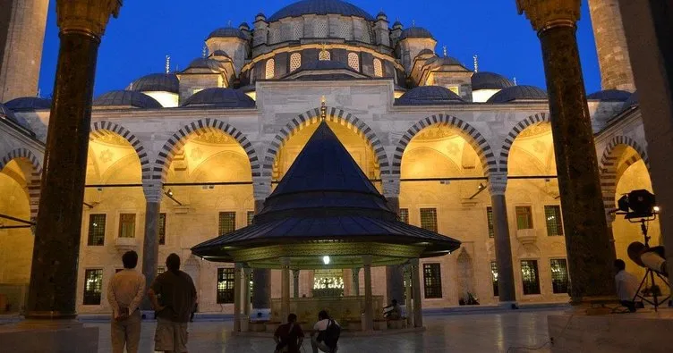 İstanbul’daki camilerde şehit Mehmetçikler için dua edildi