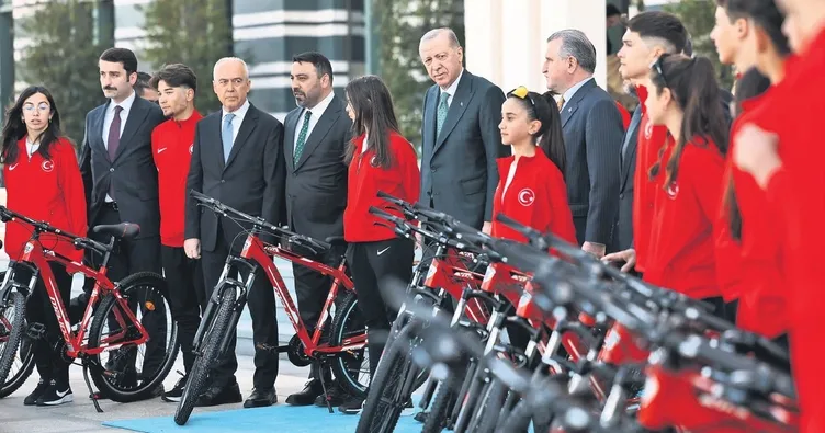 ‘Bir tur daha atın gençler’
