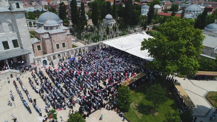 Muhammed Mursi için dünyanın dört bir yanında gıyabi cenaze namazı kılındı