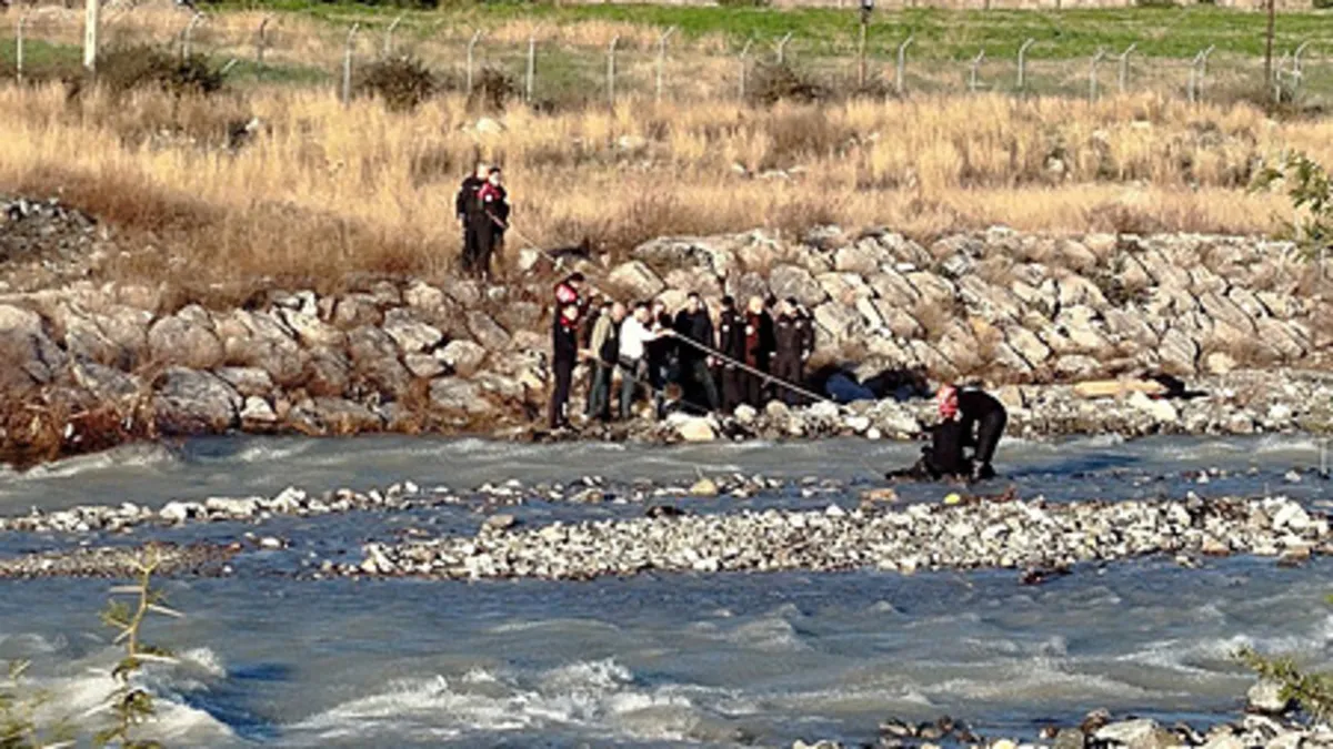 Hatay’da çaya düşen çocuk can verdi!