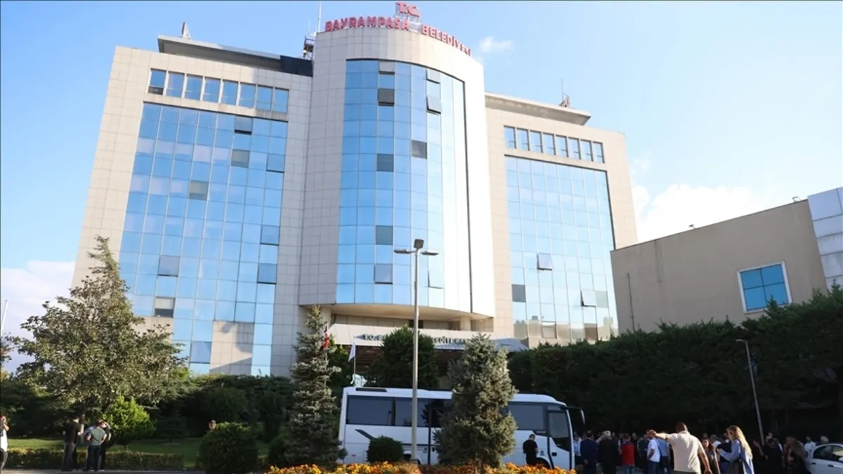 Bayrampaşa yolsuzluk soruşturmasında Hasan Mutlu’nun kardeşi dahil 8 şüpheli tutuklandı Bayrampaşa yolsuzluk soruşturmasında Hasan Mutlu’nun kardeşi dahil 8 şüpheli tutuklandı