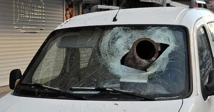 Fırtınanın uçurduğu baca parçası, aracın ön camına saplandı