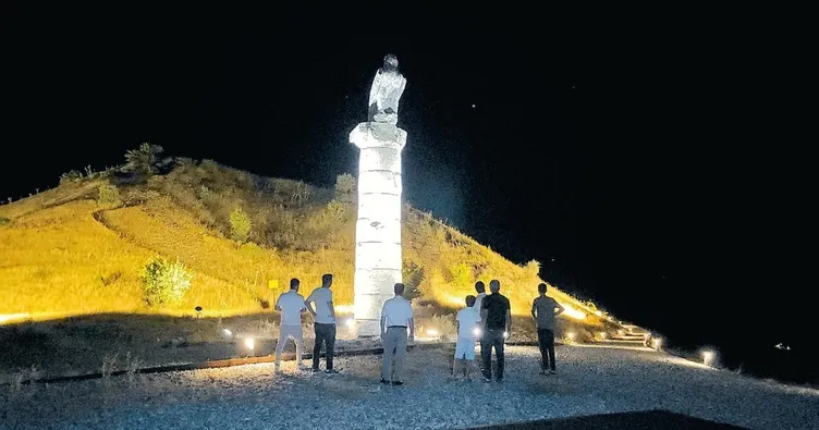 Kraliçeler Mezarlığı’nda gece yürüyüşü