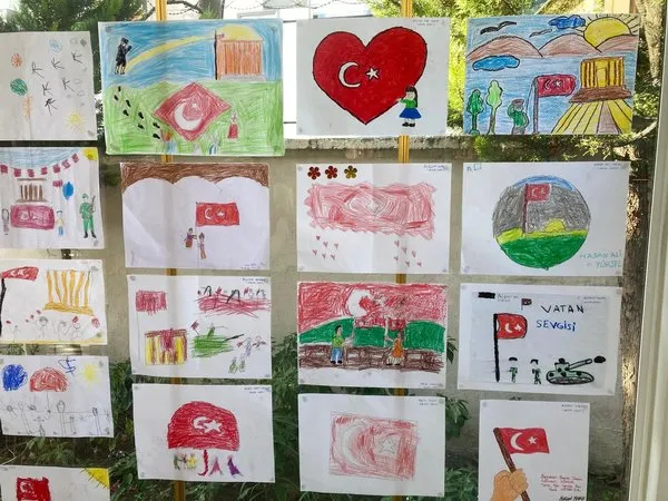 anaokulu-cocuklarindan-coskulu-101-yil-gosterisi-minikler-kalplerindeki-vatan-sevgisini-kagida-boyle-doktuler-1730186879478.jpg