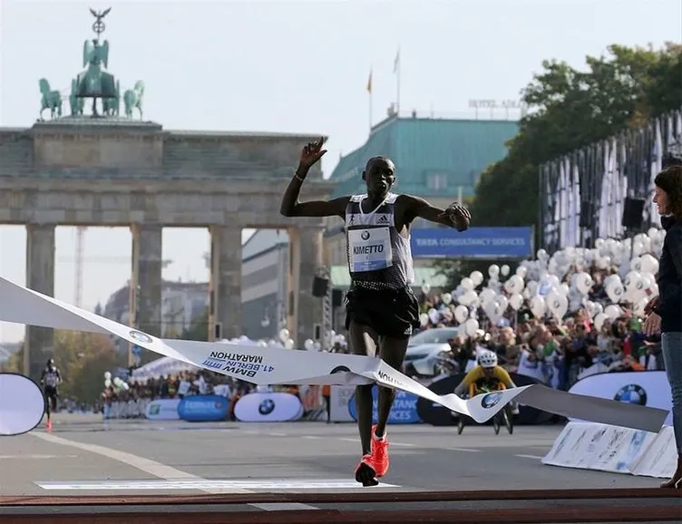 Kenyalı atletten maraton rekoru
