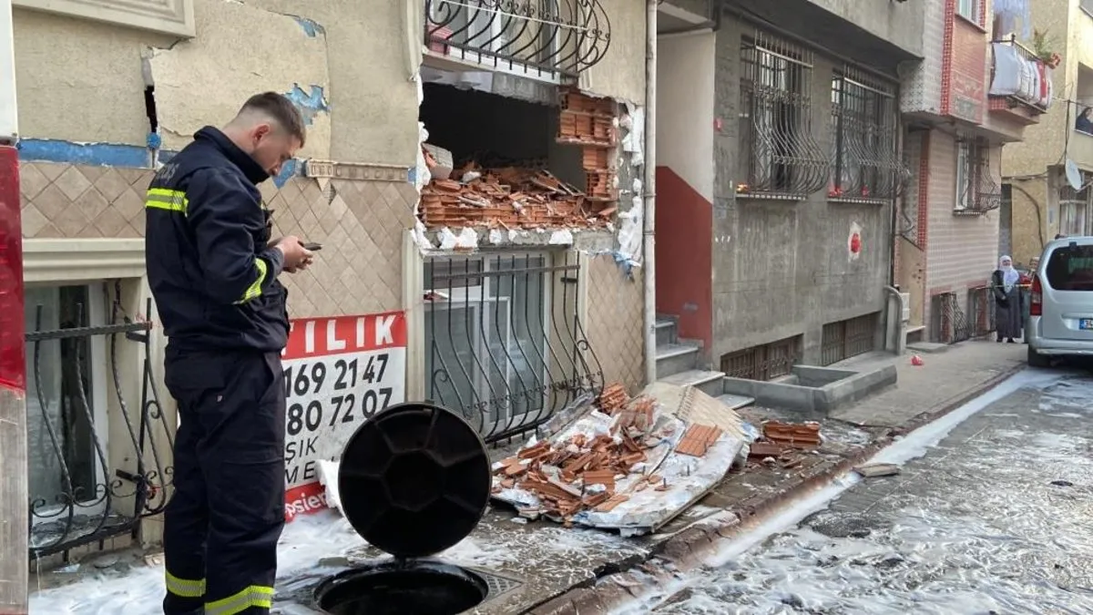 Esenler de rögar patladı 4 katlı binanın giriş dairesi yıkıldı