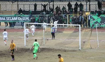 Sakaryaspor Bayburt’u yendi, futbolcular bir çanta dolusu primi kaptı!