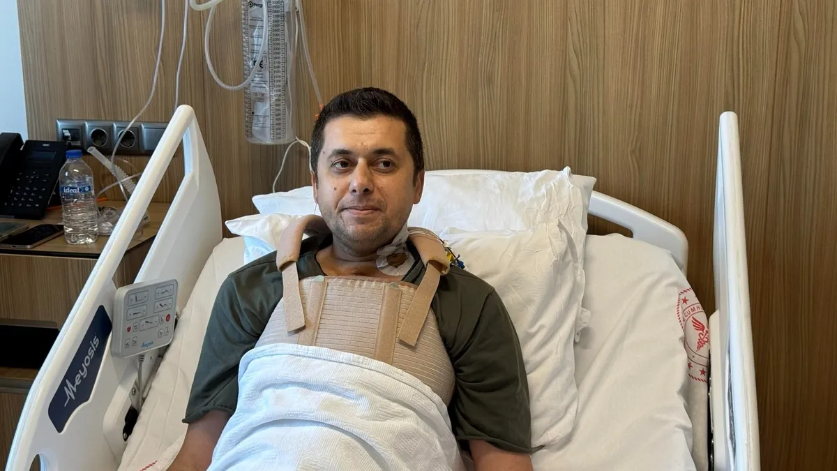 Aort damarları yenilenen hastanın sağlığına kavuştuğu ameliyatı temsil eden tıbbi ekipmanlar