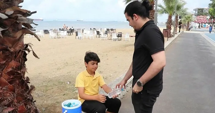 Alperen Mehmetçik için su satıyor