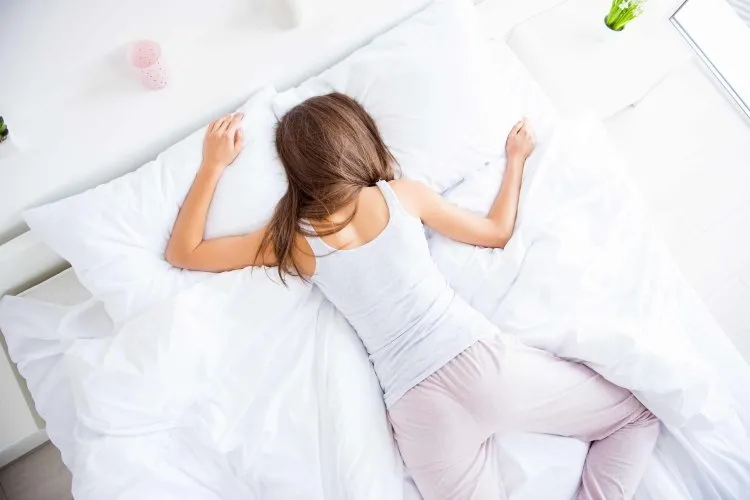 Uyku pozisyonunuz kişilik özelliklerinizi ele veriyor! Hangi pozisyonda uyumayı seviyorsun? Toplam 8 uyku stili var...