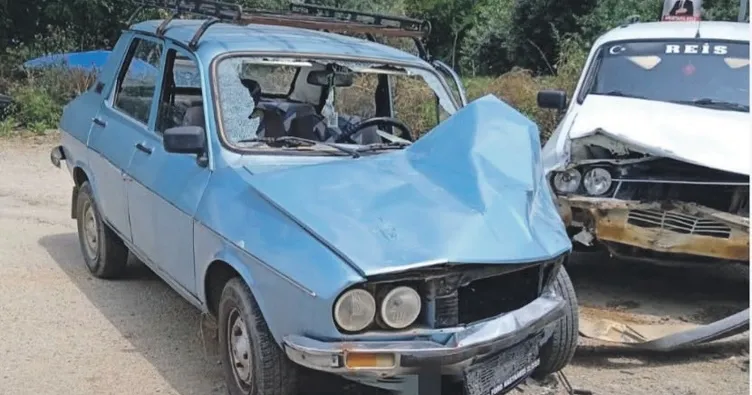 Kurgu kazalarla milyonluk vurgun! Çekiçle parçalayıp üzerinde zıplamışlar