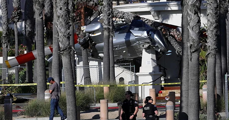 ABD’de şoke eden kaza: Helikopter sahildeki otele çarptı