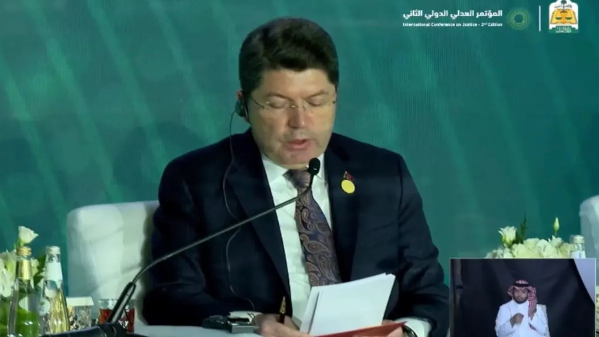 Adalet Bakanı Tunç’tan Suudi Arabistan’da güçlü hukuk vurgusu Adalet Bakanı Tunç’tan Suudi Arabistan’da güçlü hukuk vurgusu