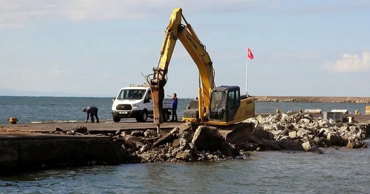 Hasarlı olan Bozhane limanı onarılıyor