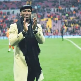 Drogba başkanlığa soyundu