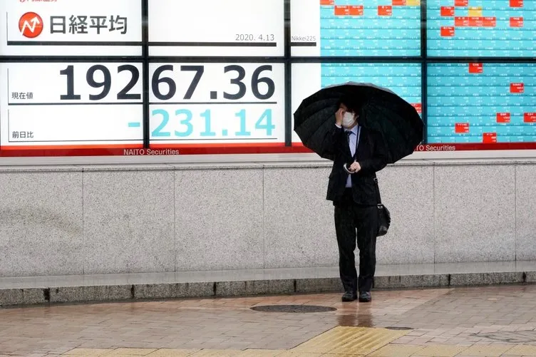 Japonya’dan halka kritik coronavirüs çağrısı! Halktan kullanmadıkları yağmurluklar istendi