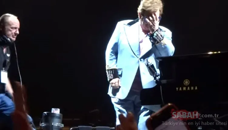 Elton John hastalığı nedeni ile sahnede gözyaşlarına boğuldu! Elton John ’Şarkı söyleyemiyorum’ dedi ve...
