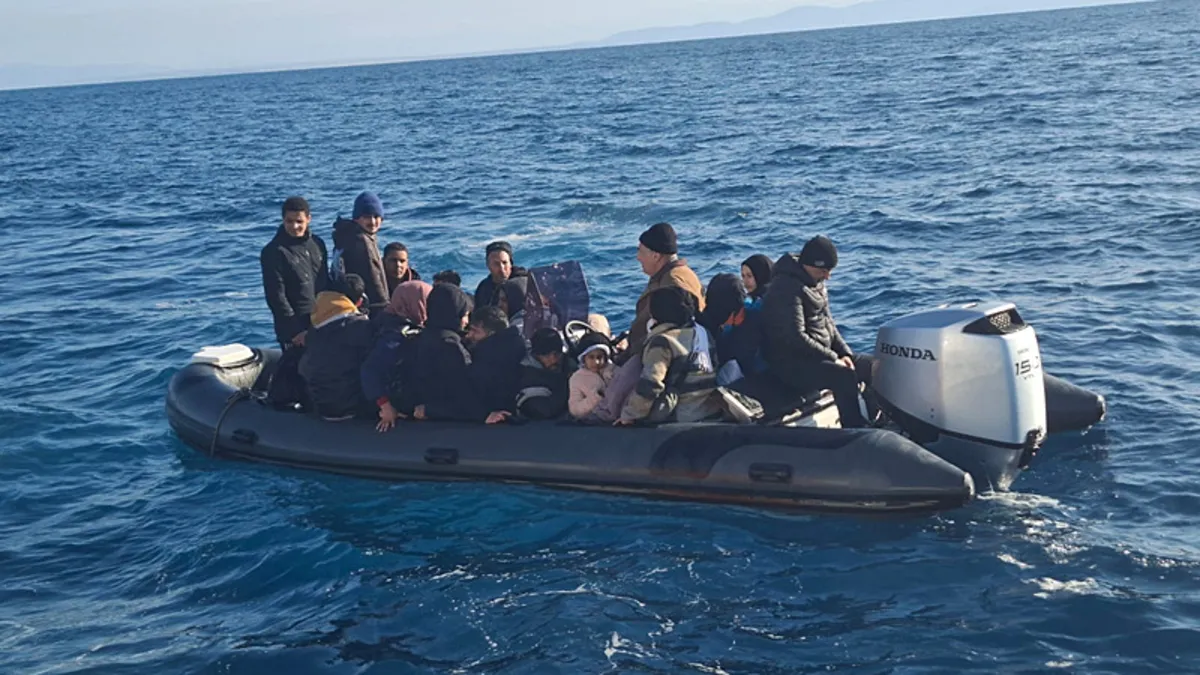 Bodrum’da 26 düzensiz göçmen yakalandı! 1 göçmen kaçakçısı gözaltına alındı Bodrum’da 26 düzensiz göçmen yakalandı! 1 göçmen kaçakçısı gözaltına alındı