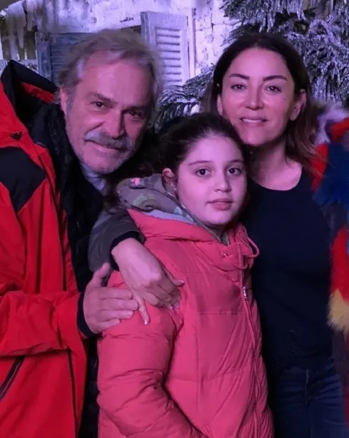 Aşkın Nur Yengi’den 19 yaşındaki kızı Nazlı’ya sahnede sürpriz kutlama! Ömrüm senin olsun!