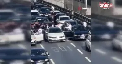 Akan trafiği durdurup dakikalarca halay çektiler! O anlar kamerada | Video