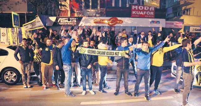 Kızılay meydanı sarı-lacivert’e büründü