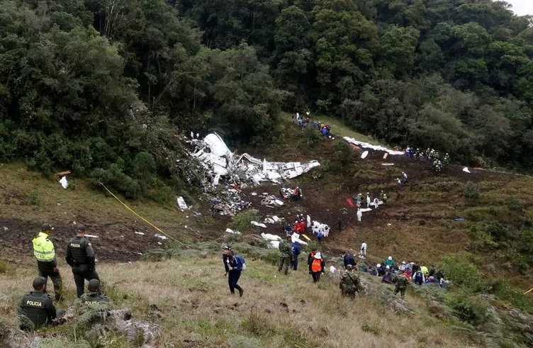 Kolombiya’da düşen uçağın enkazından şok görüntüler