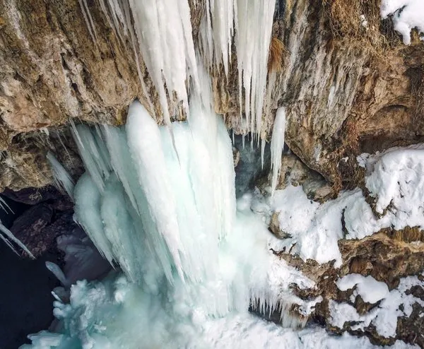 Diyadin Kanyonu'nda 30 metrelik buz sarkıtları
