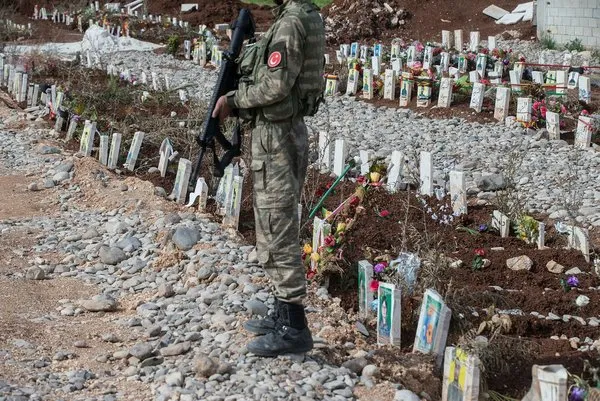 Afrin'de teröristlerin bulunduğu mezarlık görüntülendi! İşte o terörist mezarlığı