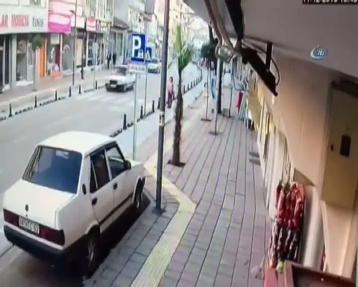 Otomobil küçük kıza böyle çarptı