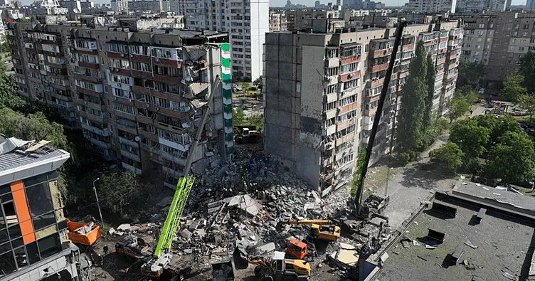 Rusya’dan Ukrayna’ya yoğun bombardıman: 9 katlı bina vuruldu!