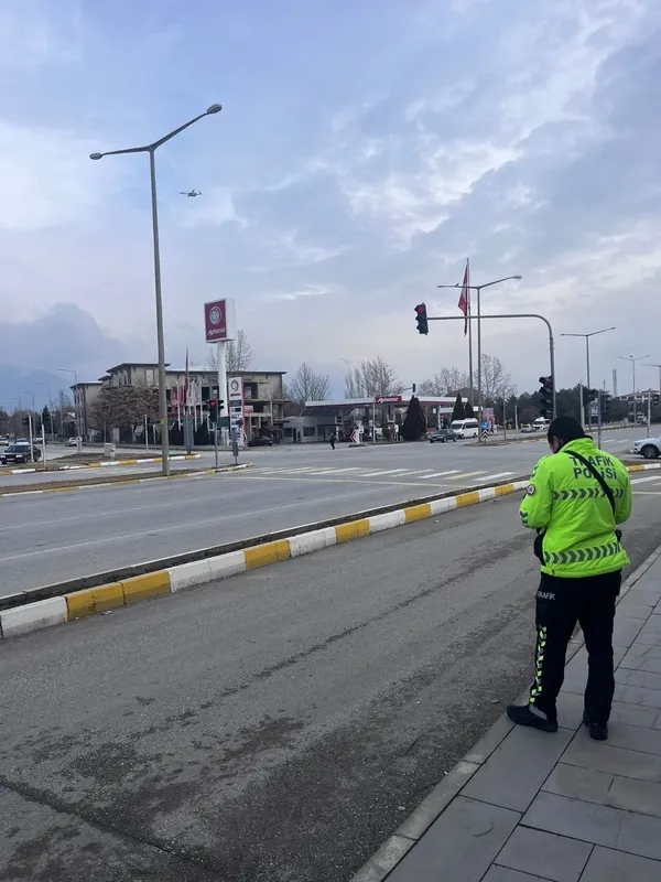 erzincanda-sehir-trafigine-dronelu-denetim-1705008285207.jpg