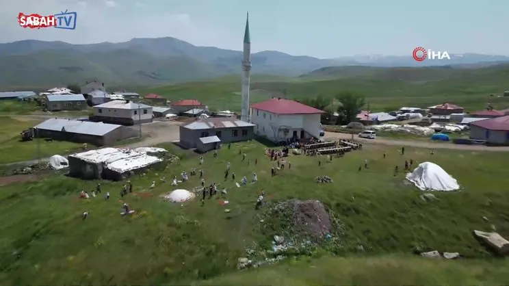 Köy çocuklarının hayali gerçek oldu, gökyüzü uçurtmalarla şenlendi | Video