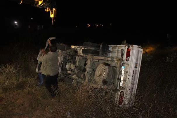 Tırla çarpışarak ikiye bölünen otomobilden sağ çıktı