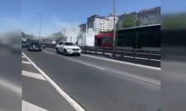 Halıcıoğlu’nda seyir halindeki metrobüste yangın paniği